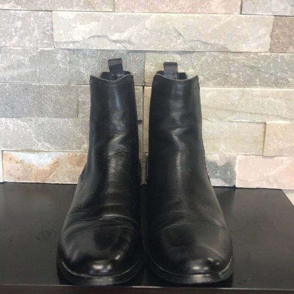 Fugitive by Francesco Rossi - Picture 3 of 9